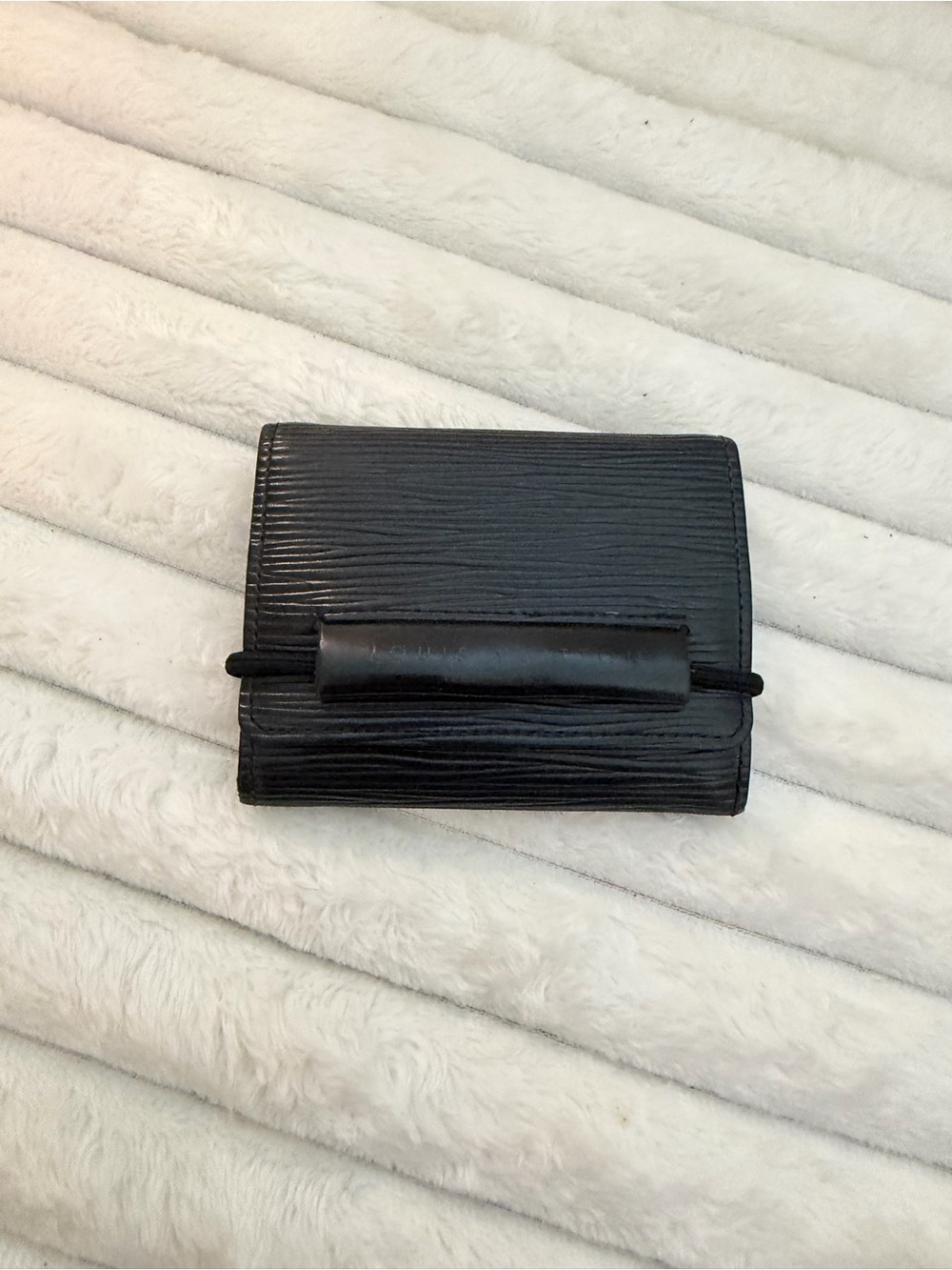 2002 VINTAGE Louis Vuitton Black Epi Leather Compact Trifold Wallet